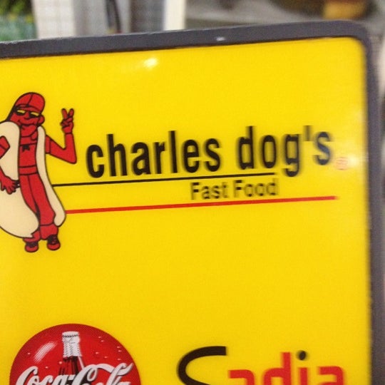 8/16/2012にLeandro O.がCharles Dog&#39;sで撮った写真