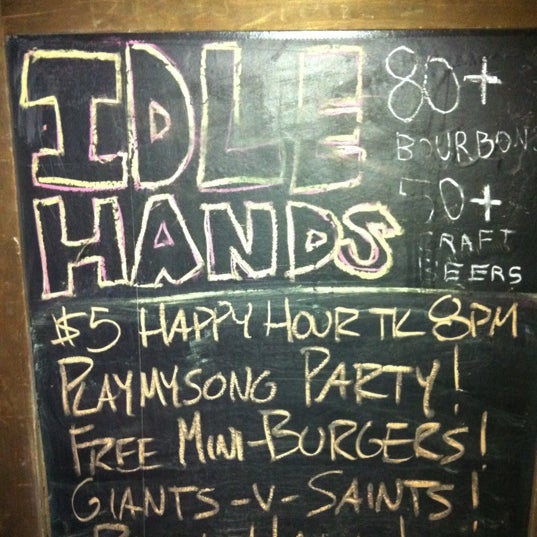 รูปภาพถ่ายที่ Idle Hands Bar โดย Laura I. เมื่อ 11/29/2011