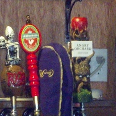 7/11/2012 tarihinde Thea F.ziyaretçi tarafından Wetlands Brew Pub &amp; Sports Bar'de çekilen fotoğraf