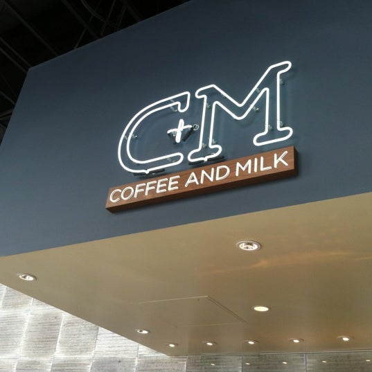 Снимок сделан в C+M (Coffee and Milk) at LACMA пользователем Michael P. 9/3/2012