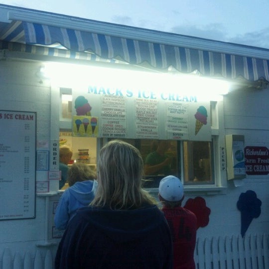 Photo taken at Mack&#39;s Ice Cream by WayneNH on 6/27/2012