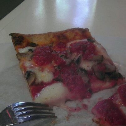 The best thin crust artisan square pizza... Now let me try some gelato!