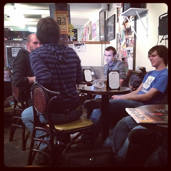 Photo taken at The Beat Coffeehouse by Erick H. on 11/11/2011
