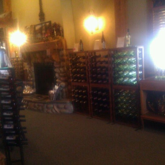 Снимок сделан в Ciccone Vineyard &amp; Winery пользователем MJ. 4/29/2012