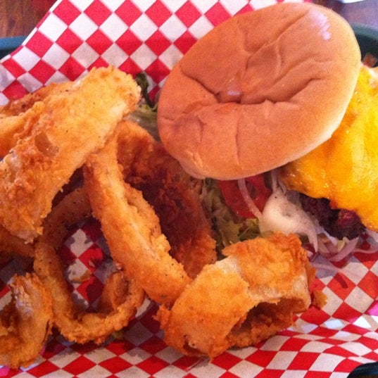 7/30/2012 tarihinde Randy B.ziyaretçi tarafından Chop House Burgers'de çekilen fotoğraf