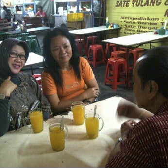 Photo prise au Sate Tulang &amp; Soto Banjar &quot;Eldorado&quot; par Itok M. le10/28/2011