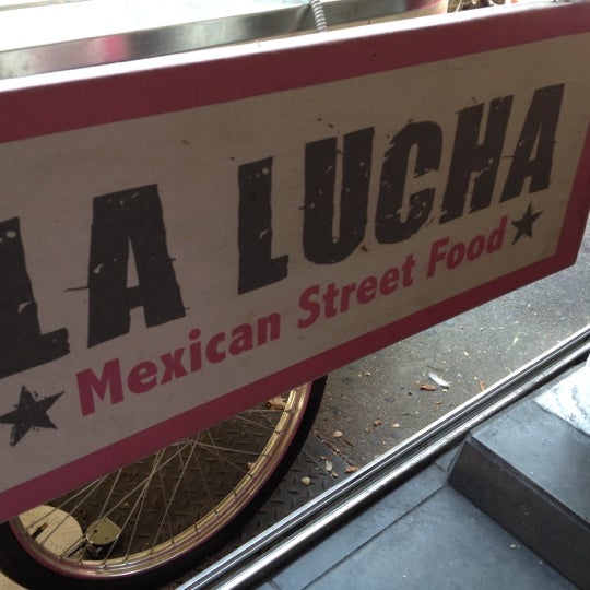 Das Foto wurde bei La Lucha - Tacos &amp; Boutique von Roman G. am 6/30/2012 aufgenommen