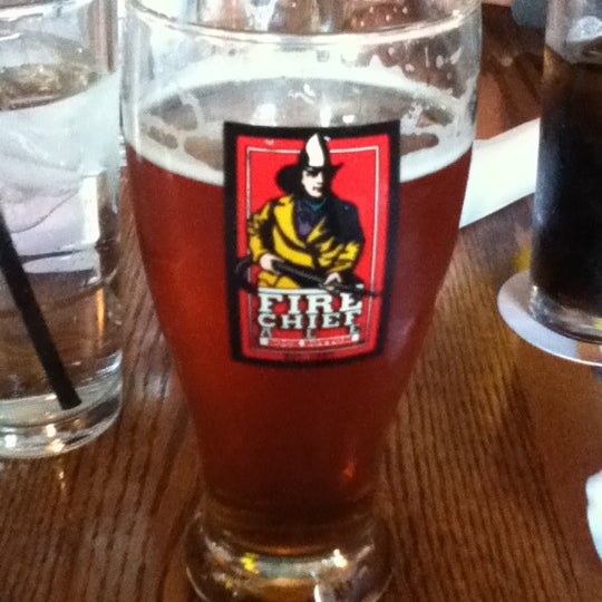 Foto diambil di Rock Bottom Restaurant &amp; Brewery oleh Andrew K. pada 3/25/2012