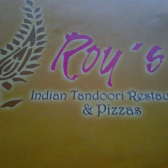 Foto tomada en Roys Pizza &amp; Indian Tandoori  por Daniel J. el 9/9/2011