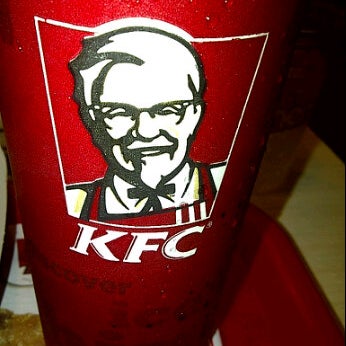 Photo taken at KFC by Suyenne M. on 9/30/2011