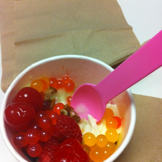 Foto scattata a Yo Mama! Frozen Yogurt &amp; Goodies da Kelsey P. il 6/6/2012