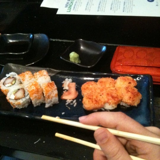รูปภาพถ่ายที่ Blu Sushi โดย Voelker เมื่อ 7/10/2011