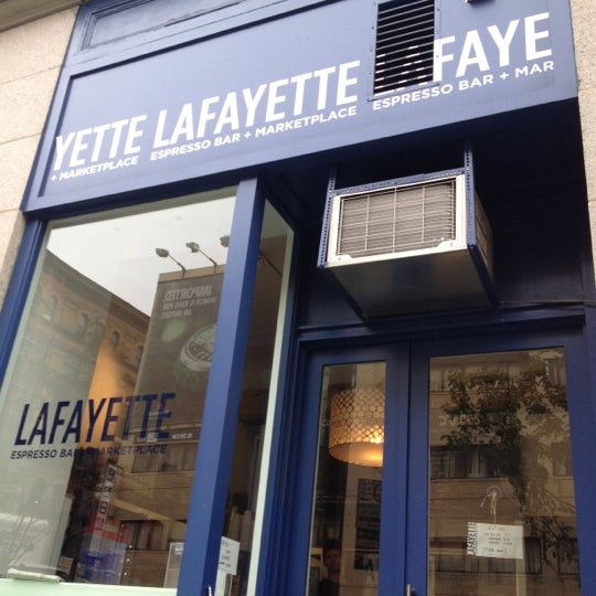 Foto tirada no(a) Lafayette Espresso Bar + Marketplace por Jan S. em 7/20/2012