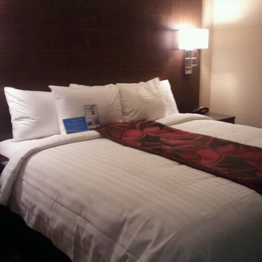 Photo taken at Fairfield Inn &amp; Suites Dallas DFW Airport South/Irving by Jason V. on 12/5/2011