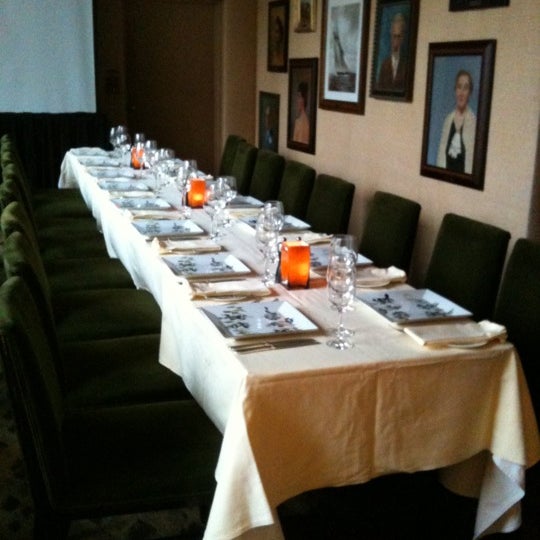 Снимок сделан в Lacroix Restaurant at The Rittenhouse пользователем Alexandra A. 8/10/2011