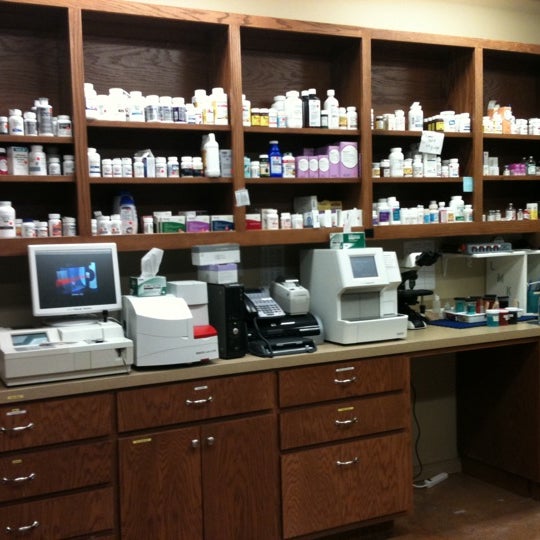 Photo taken at Heart of Texas Veterinary Specialty Center by Kristie T. on 7/17/2011