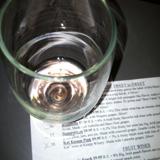Das Foto wurde bei Knapp Winery &amp; Vineyard Restaurant von Kathleen A. am 4/14/2012 aufgenommen