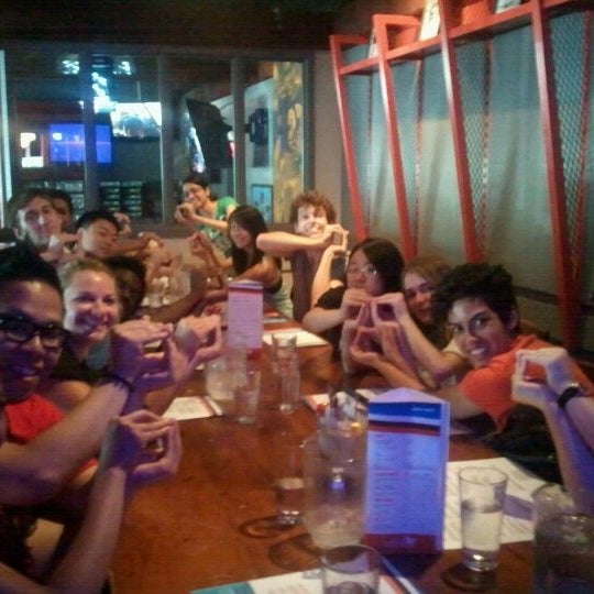 6/30/2012 tarihinde Ameesha I.ziyaretçi tarafından Front Row Sports Bar &amp; Restaurant'de çekilen fotoğraf