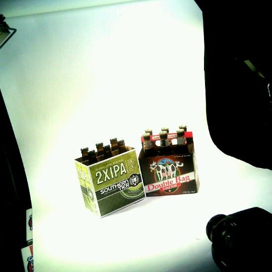 Foto tirada no(a) Modern Liquors por Eric S. em 1/26/2012
