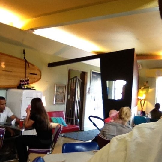 6/8/2012 tarihinde Al D.ziyaretçi tarafından Diner Deluxe'de çekilen fotoğraf