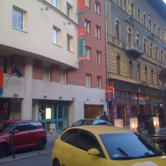 รูปภาพถ่ายที่ Hotel Ibis Budapest Centrum โดย Andras K. เมื่อ 3/30/2012