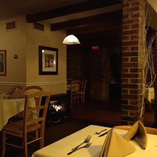 Das Foto wurde bei Mother&#39;s Wine Bar &amp; Restaurant von Yaron W. am 12/30/2011 aufgenommen