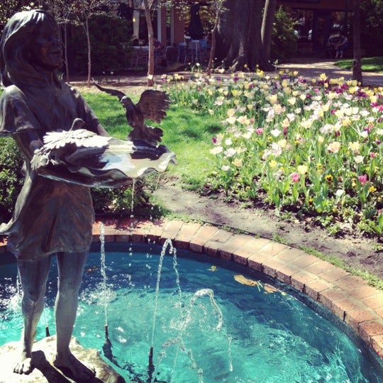 Utica Square Shopping Center - Shopping Mall