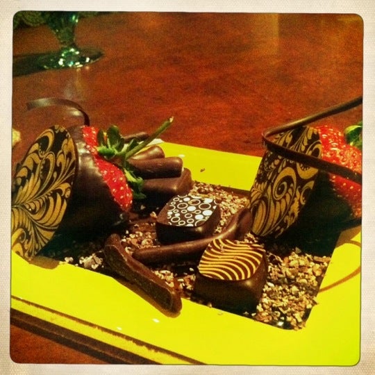Chocolate covered strawberries go well w the Bella Glos