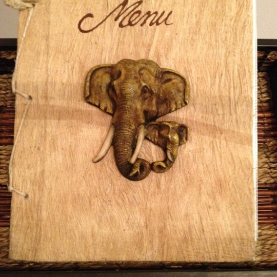 Das Foto wurde bei Elephant Jumps Thai Restaurant von Jason H. am 10/16/2011 aufgenommen