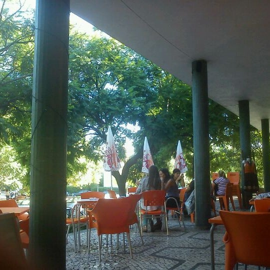Photo taken at Restaurante 2good by Catarina D. on 9/2/2011