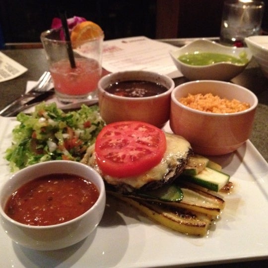 8/24/2012 tarihinde Gee B.ziyaretçi tarafından Jibarra Mexican Tequila Lounge'de çekilen fotoğraf