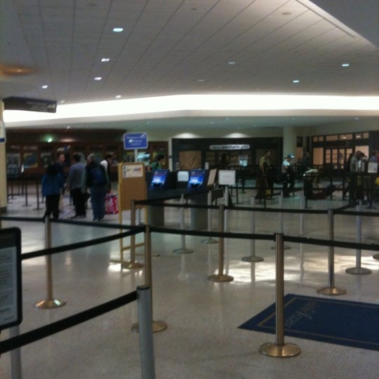 Foto scattata a Louis Armstrong New Orleans International Airport (MSY) da Ryan D. il 2/21/2012