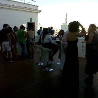 รูปภาพถ่ายที่ ME Restaurant &amp; Lounge โดย Renata A. เมื่อ 7/8/2012