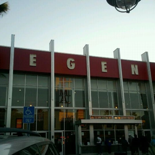 Regency Foothill Cinema 10 Movie Theater