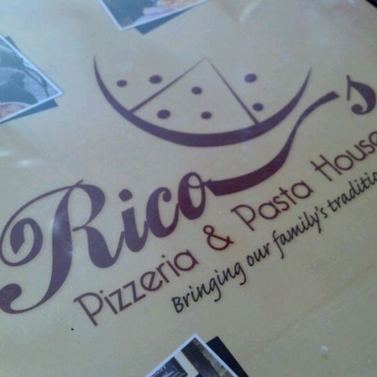 4/6/2012 tarihinde Greg F.ziyaretçi tarafından Rico&#39;s Pizzeria &amp; Pasta House'de çekilen fotoğraf