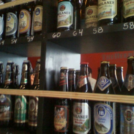 10/4/2011에 Zac Ny R.님이 The Beer Box Acapulco에서 찍은 사진