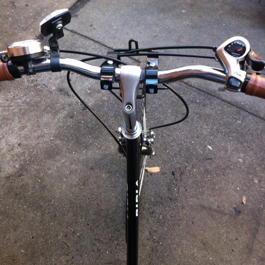 3/18/2012 tarihinde Mia G.ziyaretçi tarafından Waterfront Bicycle Shop'de çekilen fotoğraf