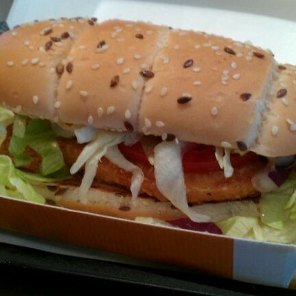 Das Foto wurde bei McDonald&#39;s von Jecepede &. am 9/9/2011 aufgenommen