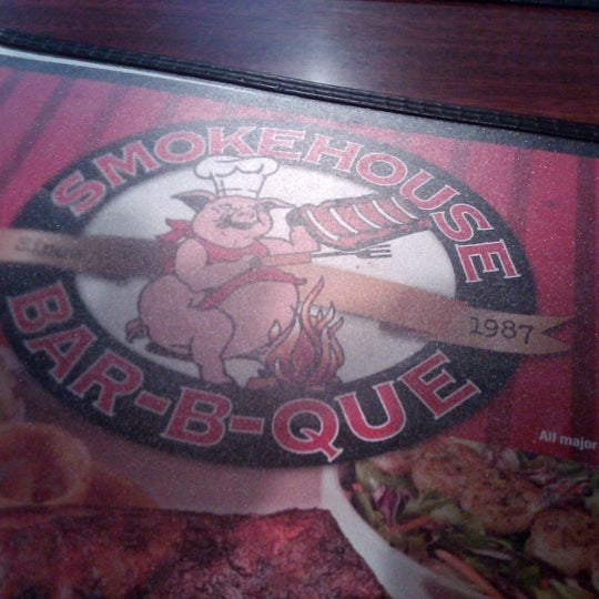 Foto tirada no(a) Smokehouse Barbecue-Gladstone Mo por Tim em 9/18/2011
