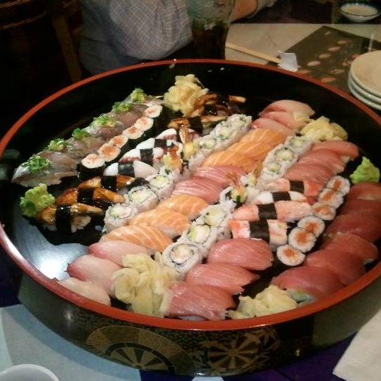 1/29/2012 tarihinde David D.ziyaretçi tarafından Shiki Japanese Restaurant'de çekilen fotoğraf