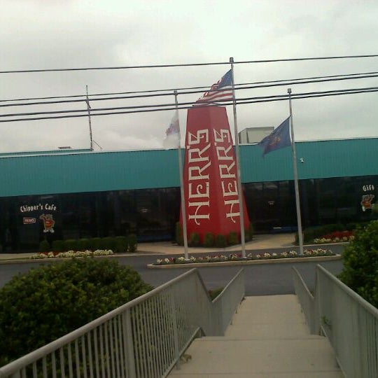 Photo taken at Herr&#39;s Snack Factory Tour by Kim F. on 9/20/2011
