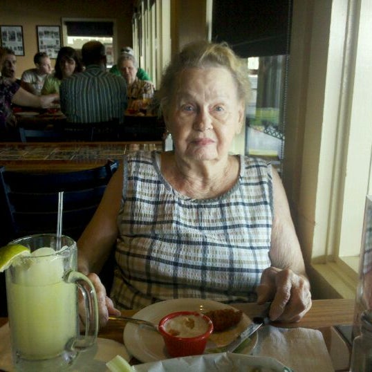 Photo taken at Chili&#39;s Grill &amp; Bar by Carol B. on 8/26/2011