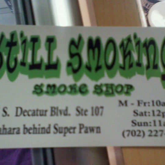 Foto tirada no(a) Still Smoking Vapor &amp; Smoke Shop por Randyroy em 5/16/2011