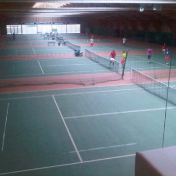 Das Foto wurde bei Justine Henin Tennis Academy von Olivier J. am 6/15/2012 aufgenommen