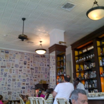 Very nice place, ambiented like a 1920's bar. I recommend the brunch on Sundays.