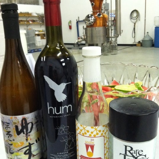 Pic of hum punch being made for the US Bartender Guild Liqueur Class-1 part hum, 1 part sour mix, 2 parts Tea