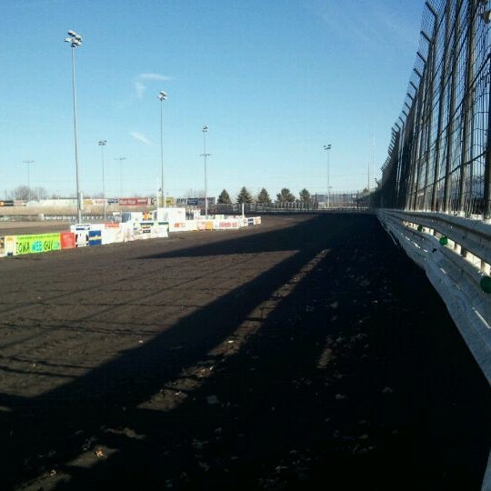 Foto diambil di Knoxville Raceway oleh Hayley R. pada 12/29/2011