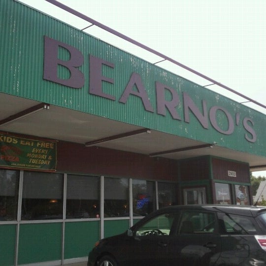 Bearno's Pizza Pizza Place in Upper Highlands