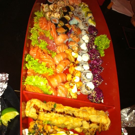 Foto tomada en DJOY Japanese Food  por Fabio G. el 10/16/2011