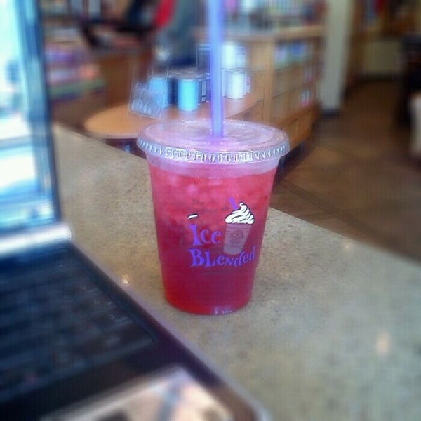 Photo taken at The Coffee Bean &amp; Tea Leaf by Christopher R. on 4/29/2012